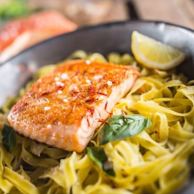 Fry Salmon Linguine Pasta.